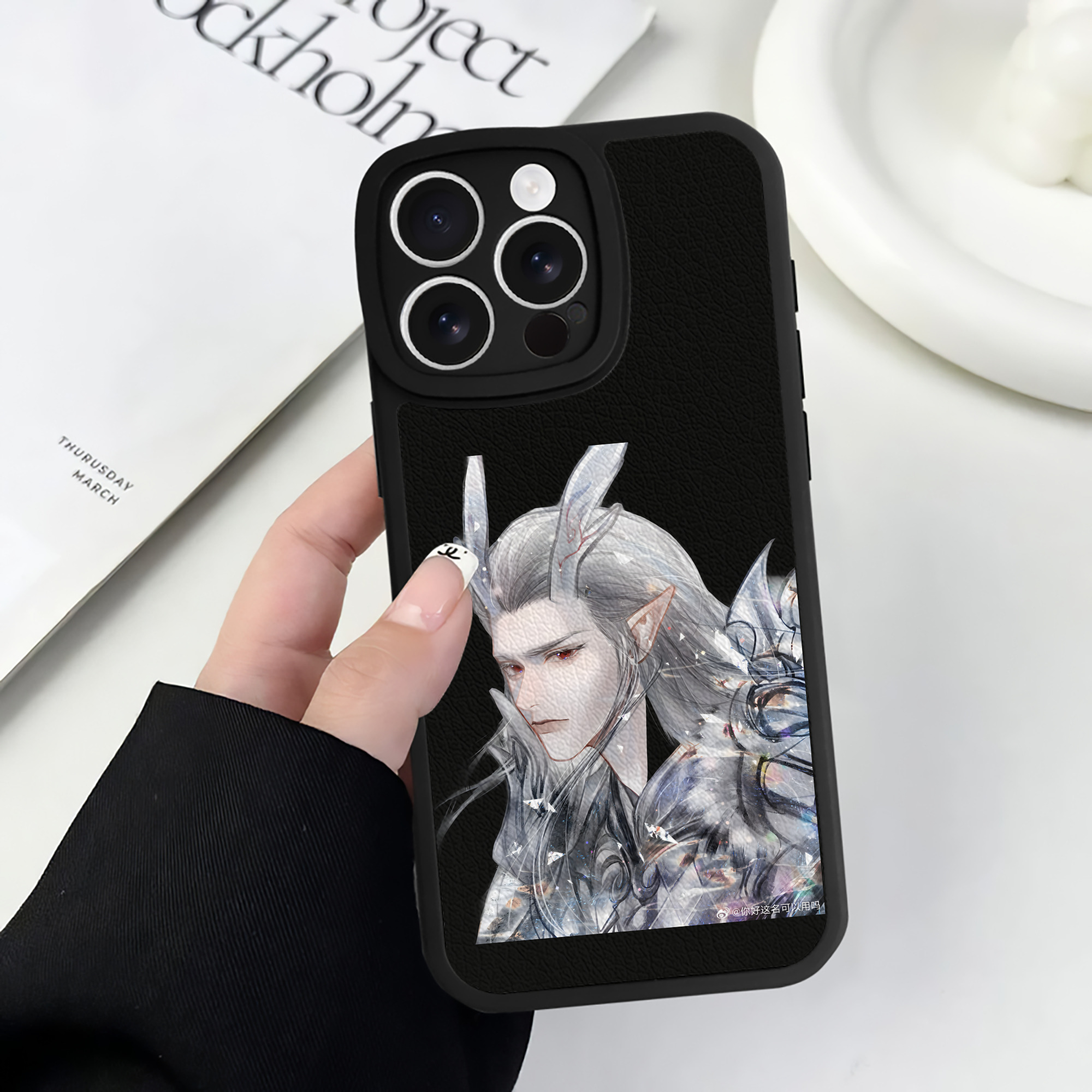 （画像用） Ne Zha 2 ナタ 魔童の大暴れ 【iPhone 16シリーズ対応】シリコンスマホケース（レザー調） 材質：シリコン
